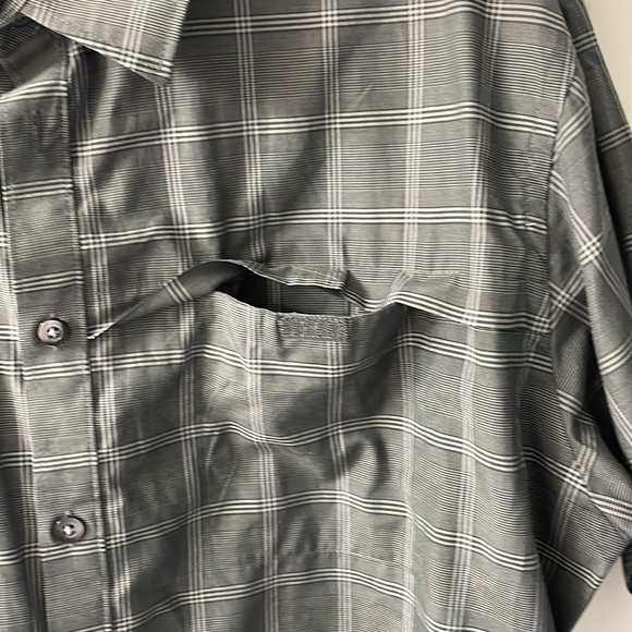 Van Heusen short sleeve full button, double front Velcro pockets - Picture 2 of 4